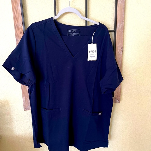 Navy Blue Casma 3 pocket scrub top and Kade cargo pants. - Picture 1 of 1